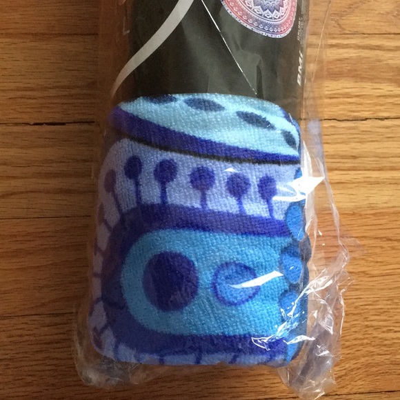 Round Pretty Blue Design Beach Towel - Picture 4 of 4